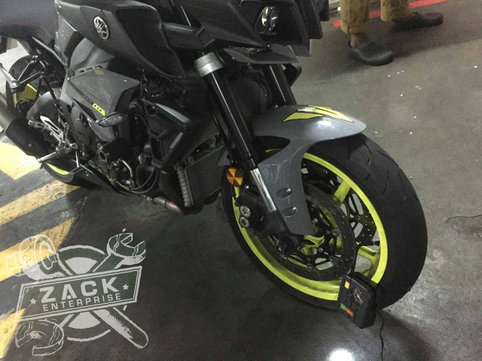 big bike punctured tyre repair